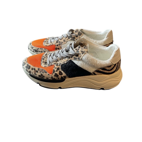 Oasis Society Size 8 Sneakers Like New - Picture 6 of 7